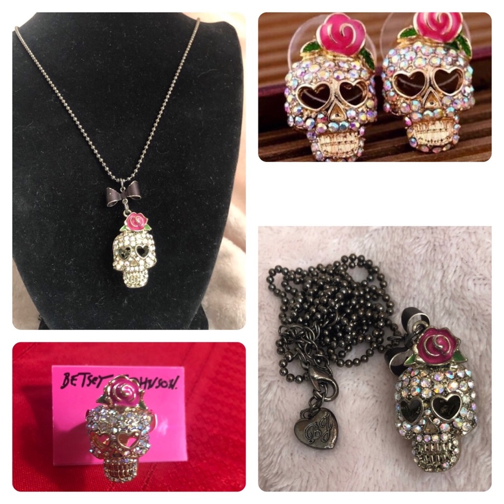 NWT Betsey Johnson Skulls & Roses Set of Necklace, Earrings & Ring